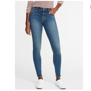 Old Navy RockStar Super Skinny Built in Warm Jeans